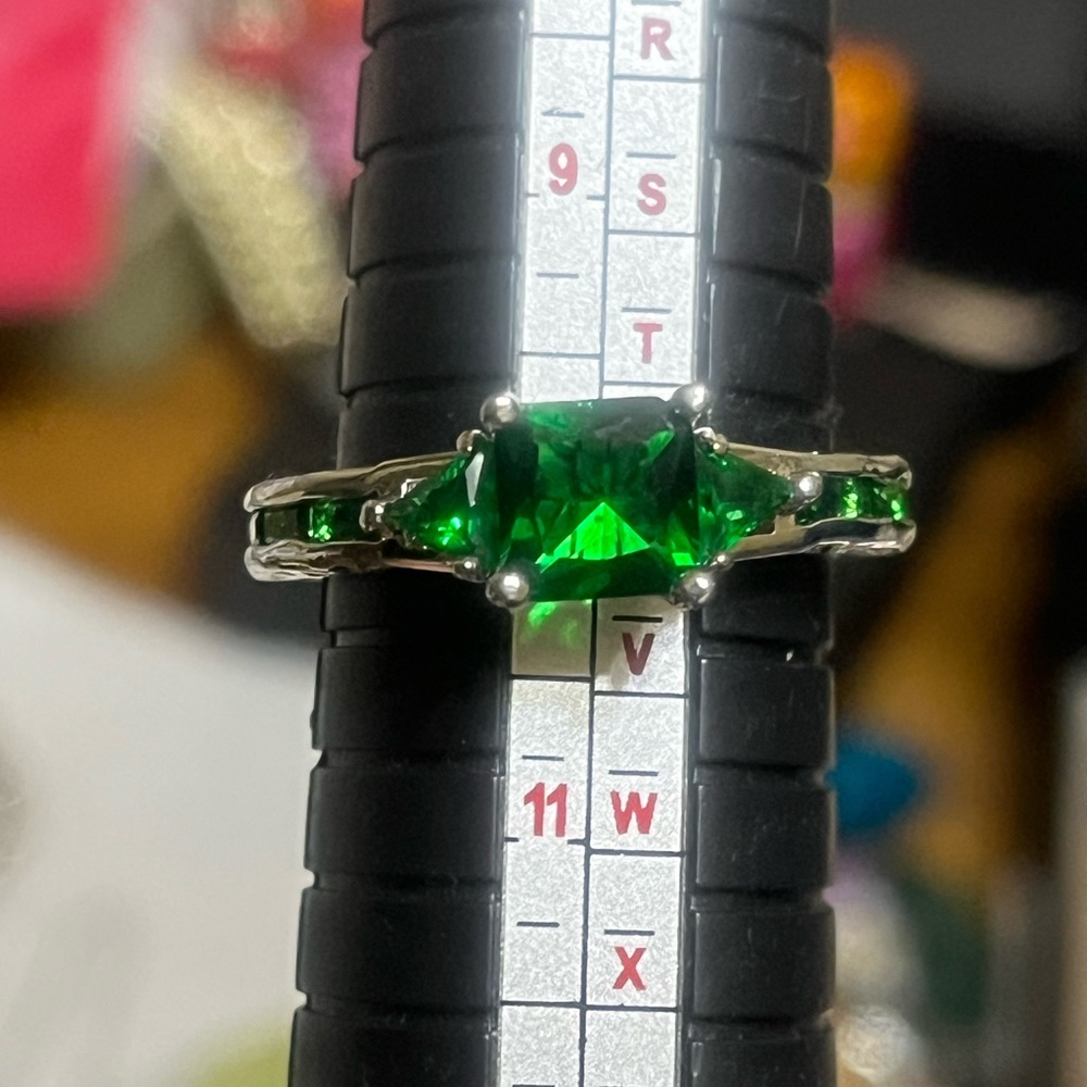 Modern Green Cocktail Ring - Picture 12 of 14